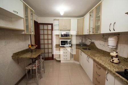 Casa de condomínio à venda com 220m², 3 quartos e 2 vagasCozinha