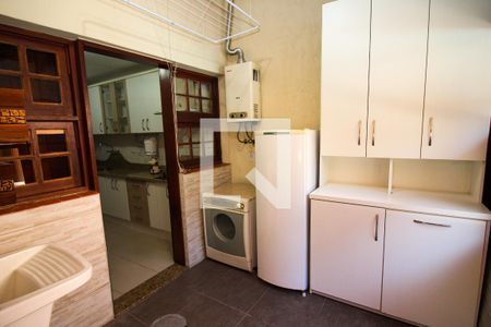 Casa de condomínio à venda com 220m², 3 quartos e 2 vagasÁrea de Serviço