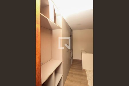 Casa de condomínio à venda com 220m², 3 quartos e 2 vagasCloset do quarto 2