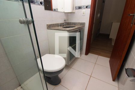 Casa de condomínio à venda com 220m², 3 quartos e 2 vagasBanheiro 1