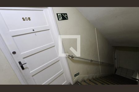 Apartamento para alugar com 60m², 1 quarto e sem vaga Apartamento para alugar com 60m², 1 quarto e sem vagaEscada