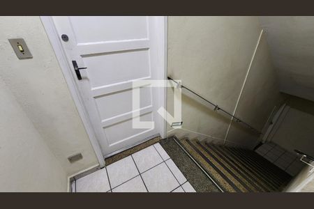 Apartamento para alugar com 60m², 1 quarto e sem vaga Apartamento para alugar com 60m², 1 quarto e sem vagaEscada