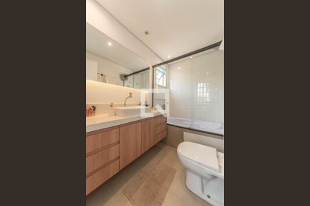 Casa à venda com 147m², 3 quartos e 2 vagasBanheiro da Suíte