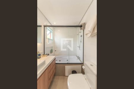 Casa à venda com 147m², 3 quartos e 2 vagasBanheiro da Suíte