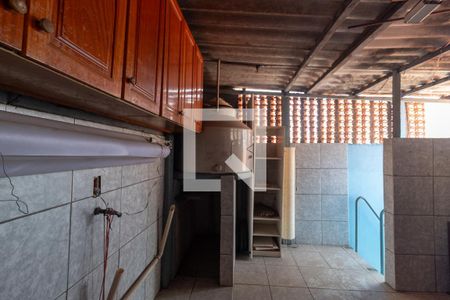 Casa à venda com 176m², 2 quartos e 1 vagaÁrea de Serviço