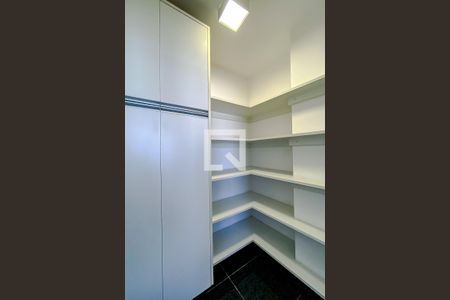 Apartamento à venda com 184m², 3 quartos e 4 vagasDespensa