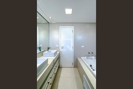 Apartamento à venda com 184m², 3 quartos e 4 vagasBanheiro da Suíte 3