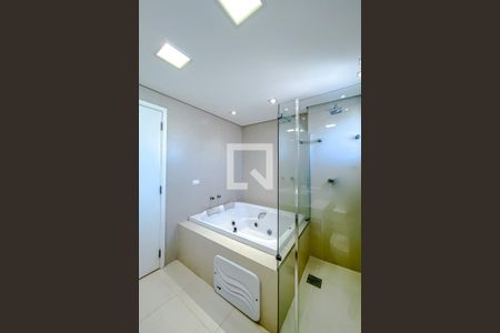 Apartamento à venda com 184m², 3 quartos e 4 vagasBanheiro da Suíte 3