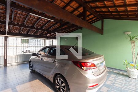 Casa à venda com 200m², 2 quartos e 4 vagas Casa à venda com 200m², 2 quartos e 4 vagasGaragem