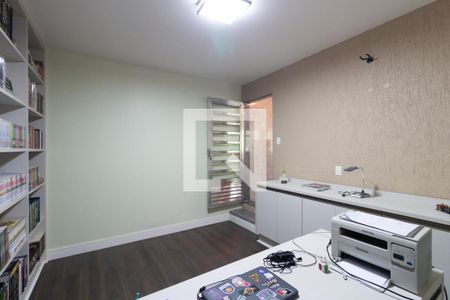 Casa à venda com 200m², 2 quartos e 4 vagas Casa à venda com 200m², 2 quartos e 4 vagasEscritório