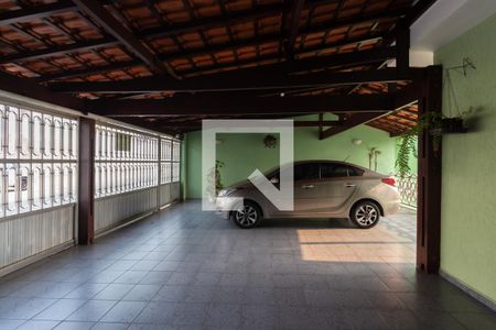 Casa à venda com 200m², 2 quartos e 4 vagas Casa à venda com 200m², 2 quartos e 4 vagasGaragem