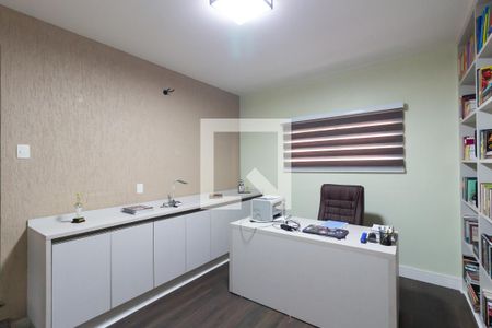 Casa à venda com 200m², 2 quartos e 4 vagas Casa à venda com 200m², 2 quartos e 4 vagasEscritório