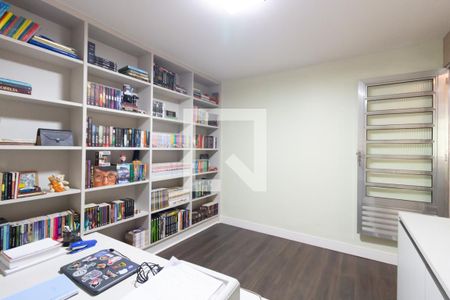 Casa à venda com 200m², 2 quartos e 4 vagas Casa à venda com 200m², 2 quartos e 4 vagasEscritório