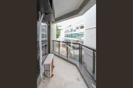 Apartamento à venda com 150m², 3 quartos e 4 vagasVaranda  dos quarto 2 e 3