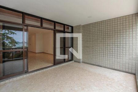 Apartamento à venda com 150m², 3 quartos e 4 vagasVaranda