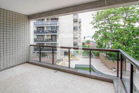 Apartamento à venda com 150m², 3 quartos e 4 vagasVaranda