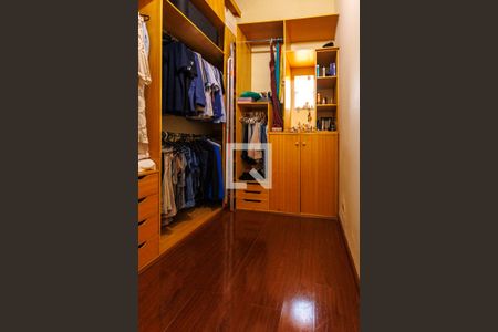 Casa para alugar com 540m², 5 quartos e 5 vagas Casa para alugar com 540m², 5 quartos e 5 vagasCloset da suíte 3