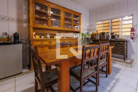 Casa para alugar com 540m², 5 quartos e 5 vagas Casa para alugar com 540m², 5 quartos e 5 vagasCozinha - Armários