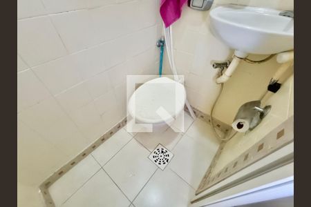 Apartamento à venda com 100m², 2 quartos e sem vaga Apartamento à venda com 100m², 2 quartos e sem vagaBanheiro serviço