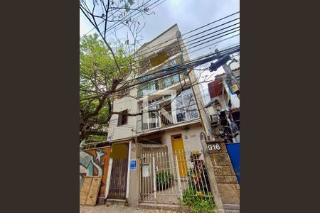 Apartamento à venda com 100m², 2 quartos e sem vaga Apartamento à venda com 100m², 2 quartos e sem vagaFachada com cartaz QA