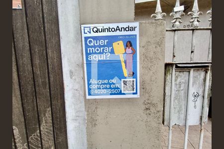 Apartamento à venda com 100m², 2 quartos e sem vaga Apartamento à venda com 100m², 2 quartos e sem vagaFachada com cartaz QA