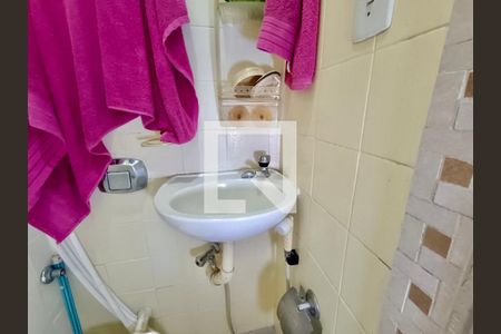 Apartamento à venda com 100m², 2 quartos e sem vaga Apartamento à venda com 100m², 2 quartos e sem vagaBanheiro serviço