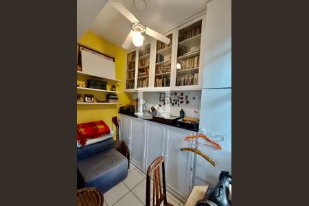 Apartamento à venda com 100m², 2 quartos e sem vaga Apartamento à venda com 100m², 2 quartos e sem vagaQuarto serviço