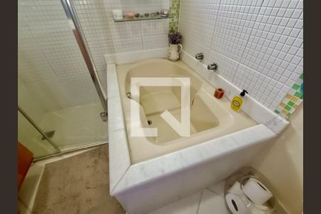 Apartamento à venda com 100m², 2 quartos e sem vaga Apartamento à venda com 100m², 2 quartos e sem vagaBanheiro Social