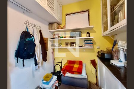 Apartamento à venda com 100m², 2 quartos e sem vaga Apartamento à venda com 100m², 2 quartos e sem vagaQuarto serviço