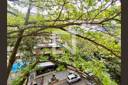 Apartamento à venda com 100m², 2 quartos e sem vaga Apartamento à venda com 100m², 2 quartos e sem vagaQuarto serviço vista