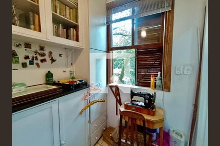 Apartamento à venda com 100m², 2 quartos e sem vaga Apartamento à venda com 100m², 2 quartos e sem vagaQuarto serviço