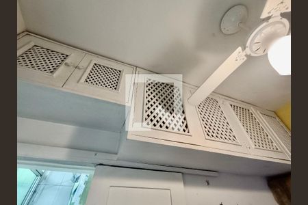 Apartamento à venda com 100m², 2 quartos e sem vaga Apartamento à venda com 100m², 2 quartos e sem vagaQuarto serviço