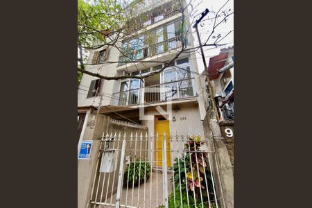 Apartamento à venda com 100m², 2 quartos e sem vaga Apartamento à venda com 100m², 2 quartos e sem vagaFachada com cartaz QA