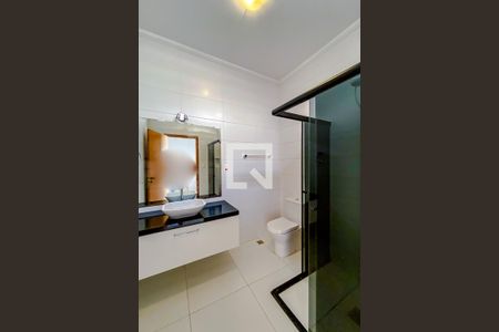 Casa à venda com 130m², 3 quartos e 2 vagasBanheiro