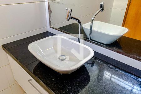 Casa à venda com 130m², 3 quartos e 2 vagasBanheiro