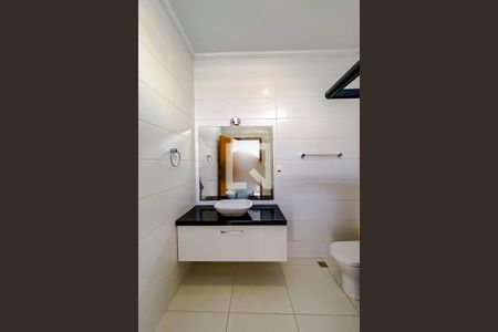 Casa à venda com 130m², 3 quartos e 2 vagasBanheiro