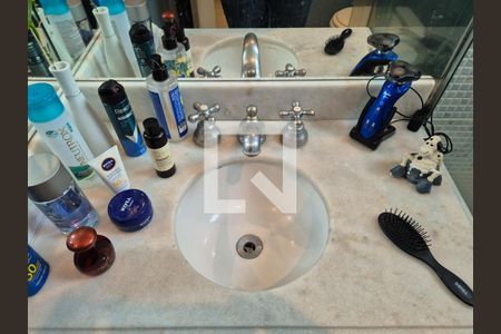 Apartamento à venda com 250m², 3 quartos e 2 vagasBanheiro da Suíte 2