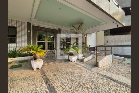 Apartamento à venda com 250m², 3 quartos e 2 vagasEntrada