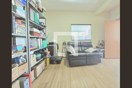 Casa à venda com 186m², 4 quartos e 3 vagas Casa à venda com 186m², 4 quartos e 3 vagasQuarto 3/ escritório