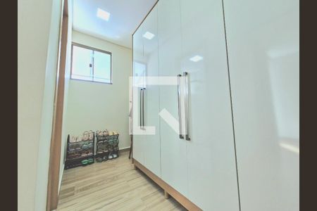Casa à venda com 186m², 4 quartos e 3 vagas Casa à venda com 186m², 4 quartos e 3 vagasCloset suíte
