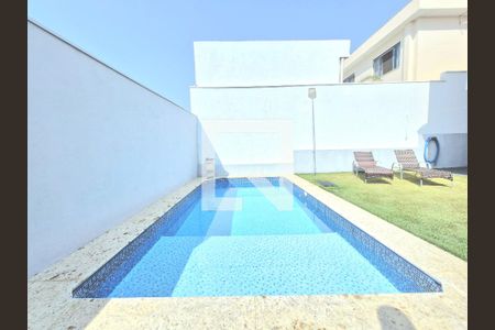 Casa à venda com 186m², 4 quartos e 3 vagas Casa à venda com 186m², 4 quartos e 3 vagasPiscina