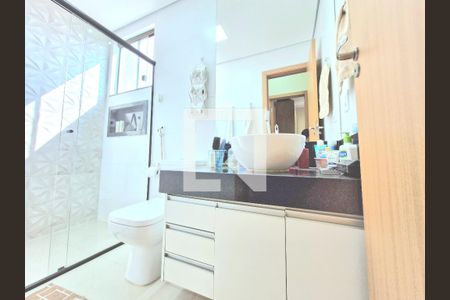 Casa à venda com 186m², 4 quartos e 3 vagas Casa à venda com 186m², 4 quartos e 3 vagasBanheiro 1