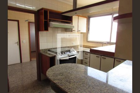 Apartamento à venda com 190m², 3 quartos e 3 vagasCozinha