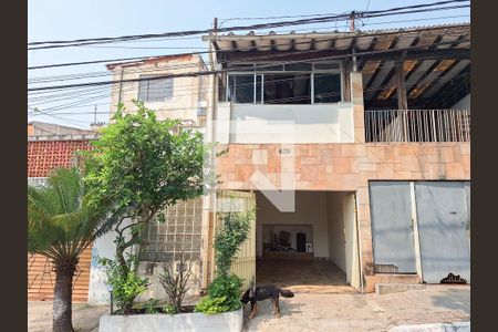 Casa para alugar com 180m², 3 quartos e 2 vagas Casa para alugar com 180m², 3 quartos e 2 vagasFachada
