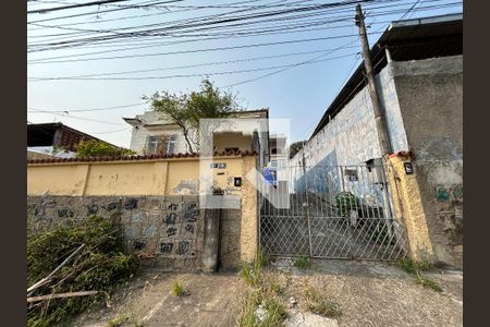 Casa para alugar com 90m², 2 quartos e 3 vagasFachada + plaquinha