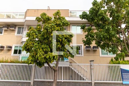 Apartamento à venda com 98m², 3 quartos e 2 vagas Apartamento à venda com 98m², 3 quartos e 2 vagasFachada