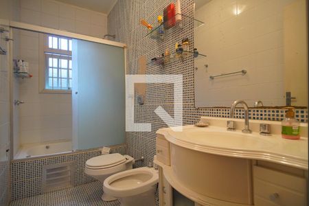 Casa à venda com 700m², 5 quartos e 3 vagasBanheiro da Suíte