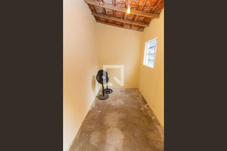 Casa à venda com 140m², 2 quartos e 2 vagas Casa à venda com 140m², 2 quartos e 2 vagasEdícula