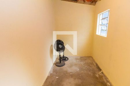 Casa à venda com 140m², 2 quartos e 2 vagas Casa à venda com 140m², 2 quartos e 2 vagasEdícula