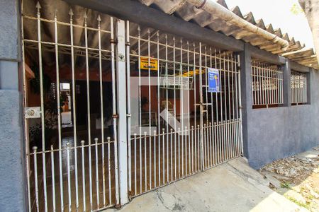 Casa à venda com 300m², 2 quartos e 3 vagasFachada + Plaquinha